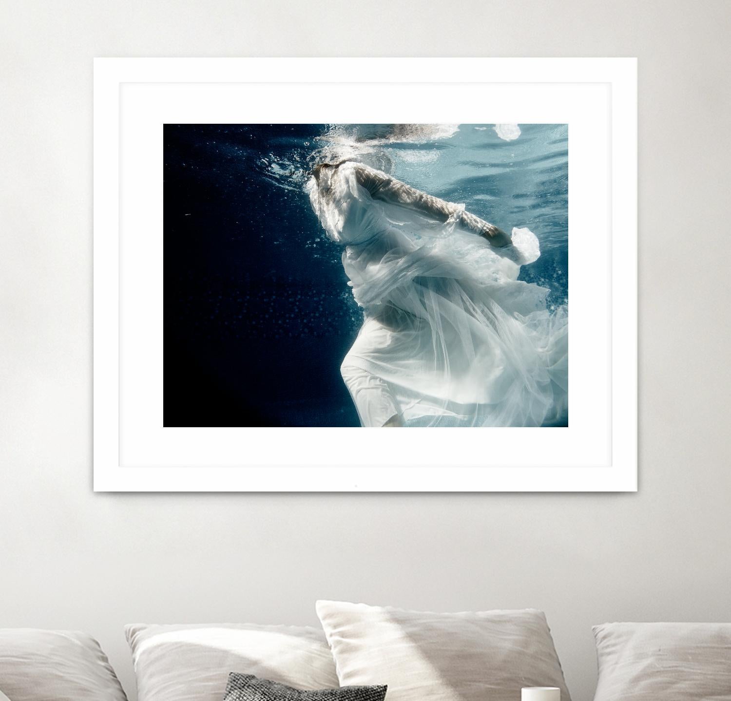 Approach by Peter Morneau on GIANT ART - white figurative artiste québécois