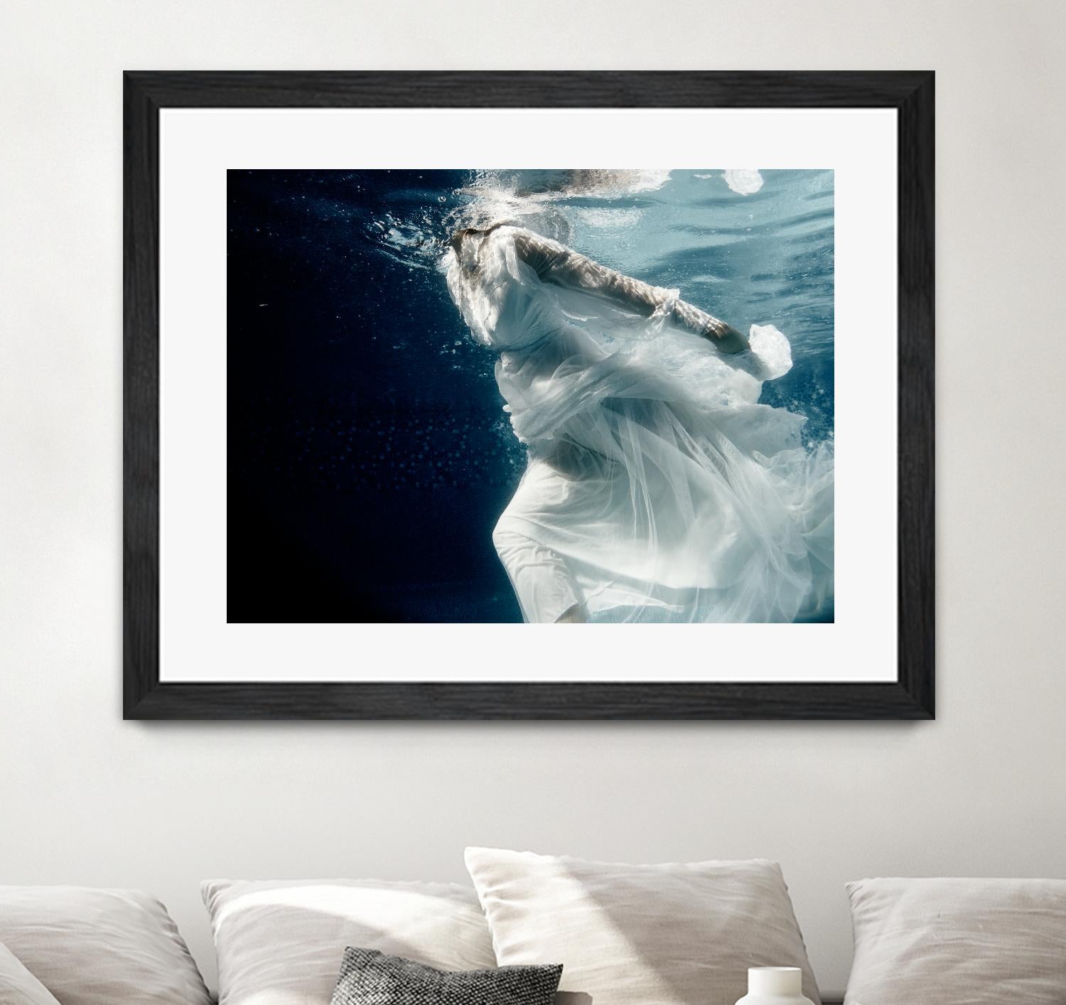 Approach by Peter Morneau on GIANT ART - white figurative artiste québécois