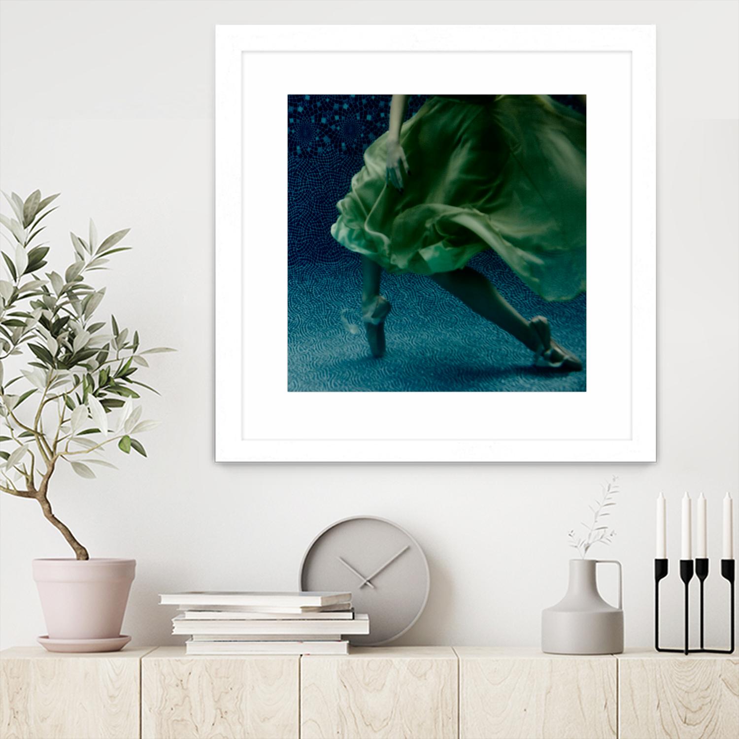 Dame 1 by Peter Morneau on GIANT ART - green photo art