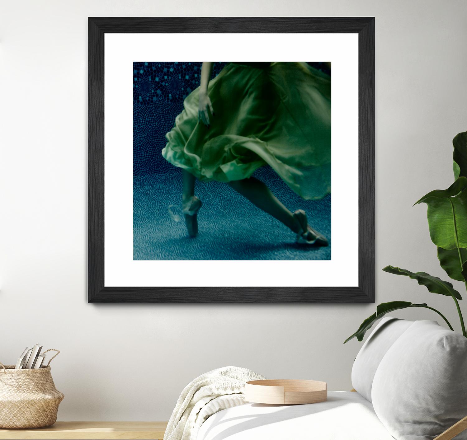 Dame 1 by Peter Morneau on GIANT ART - green photo art