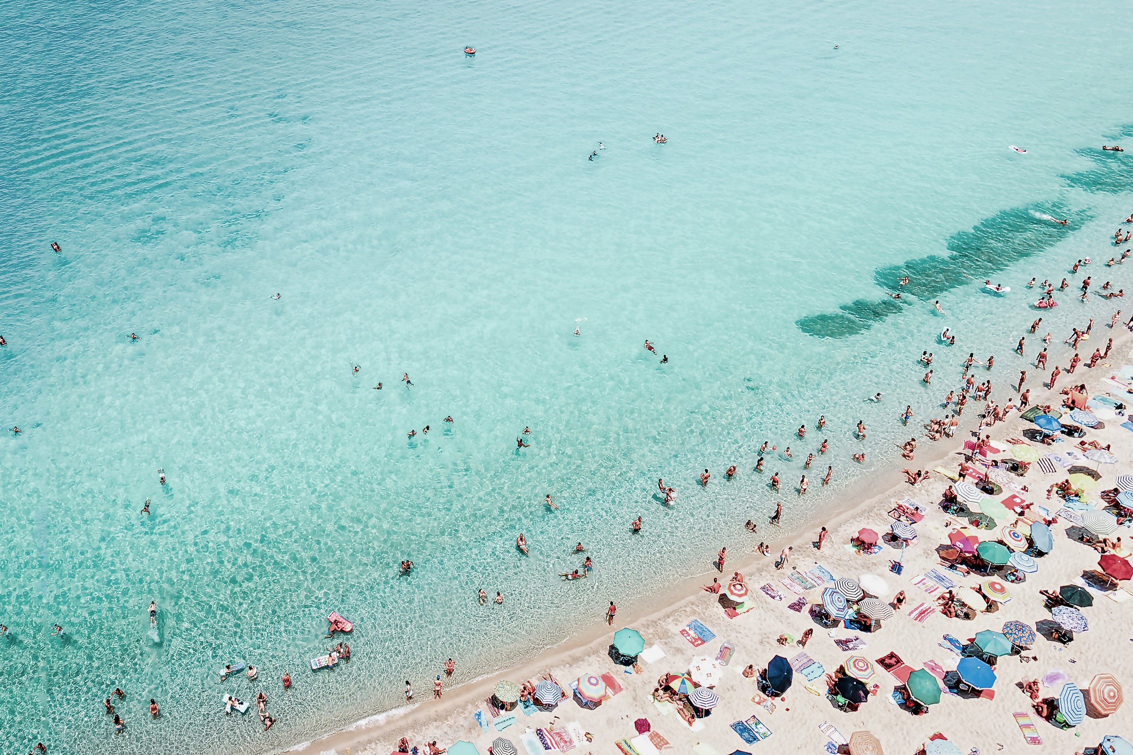 Busy Beach by Kathrin on GIANT ART - photography water