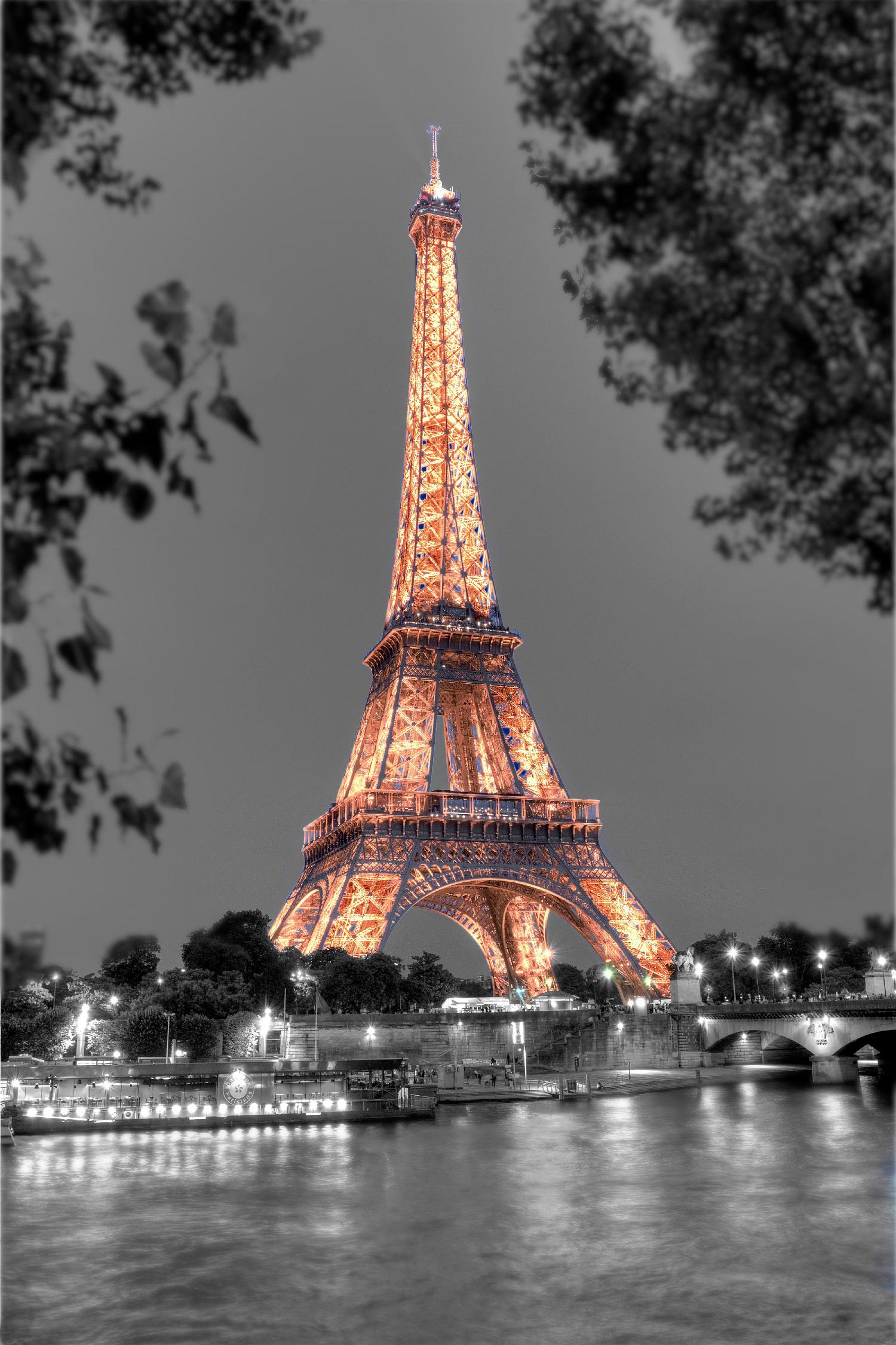 Nuit sur la Seine by Alan Blaustein on GIANT ART - multicolor photography; landscapes; people/places